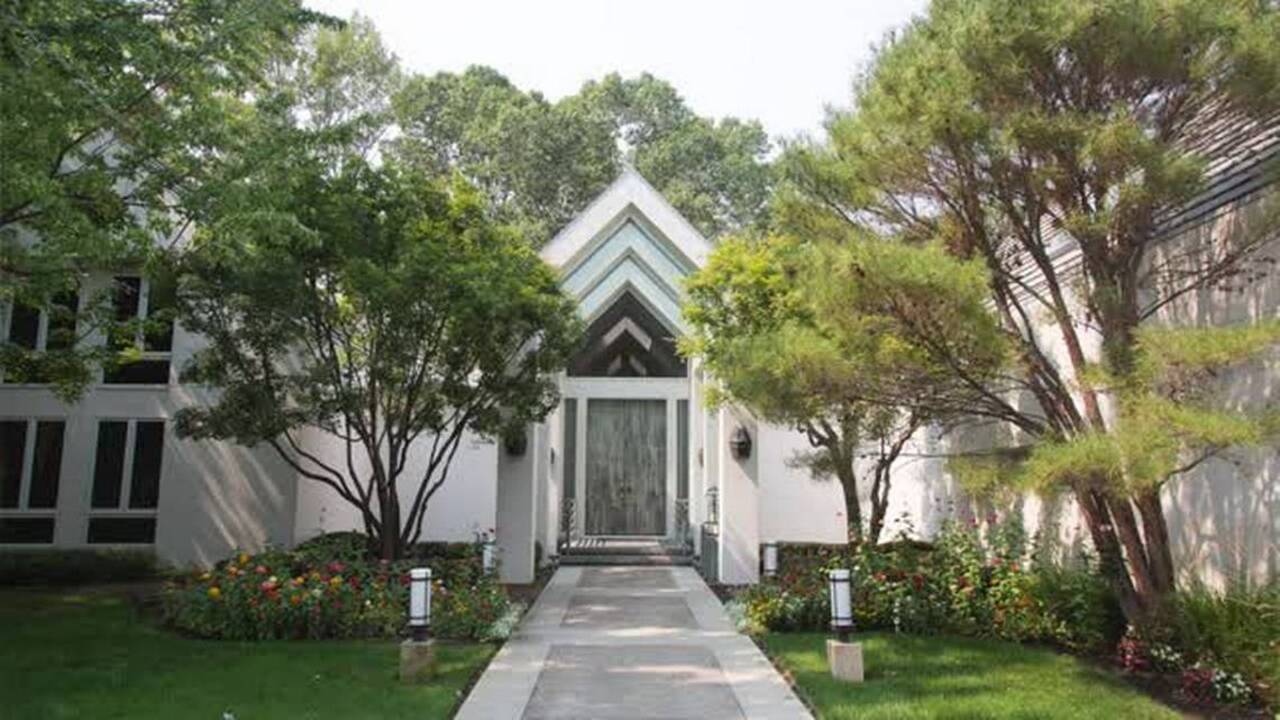 Take a peek inside this elegant, unusual East Boise home