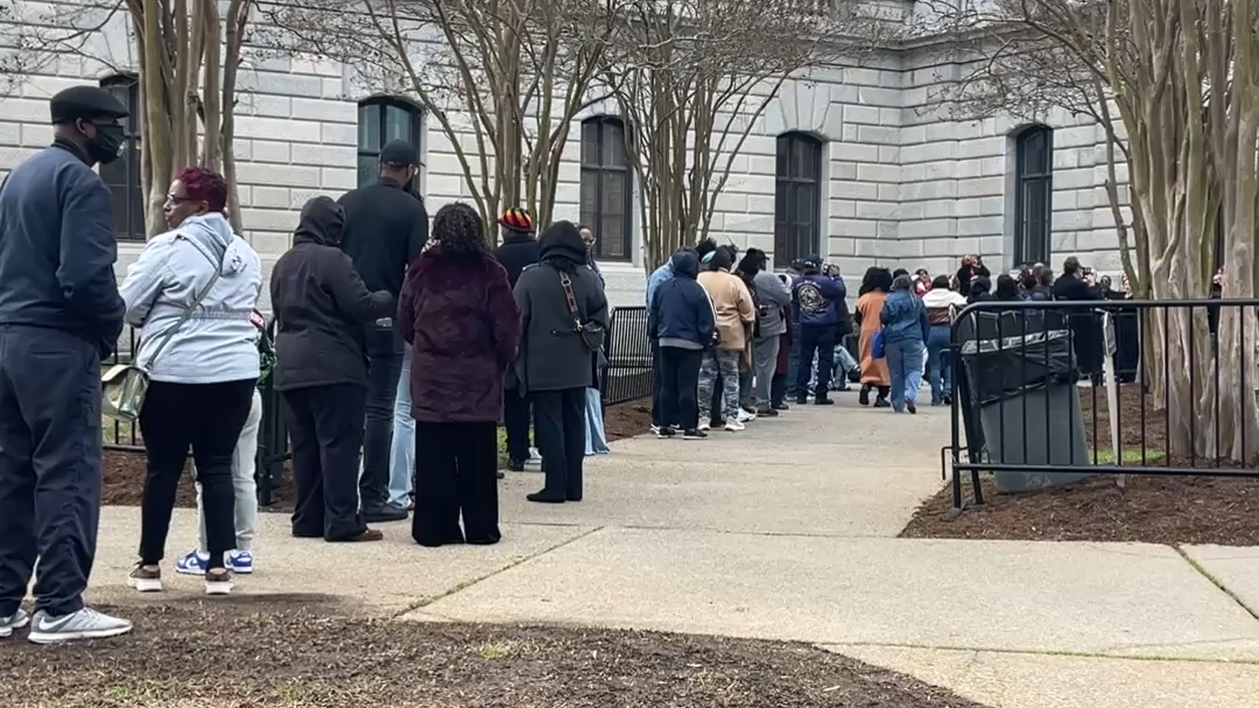 Mourners line up at SC State House to pay final respects to Reverend Jesse Jackson
