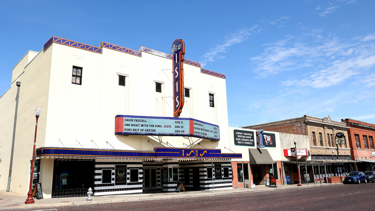 Historic movie theater returns to Fort Worth Stockyards