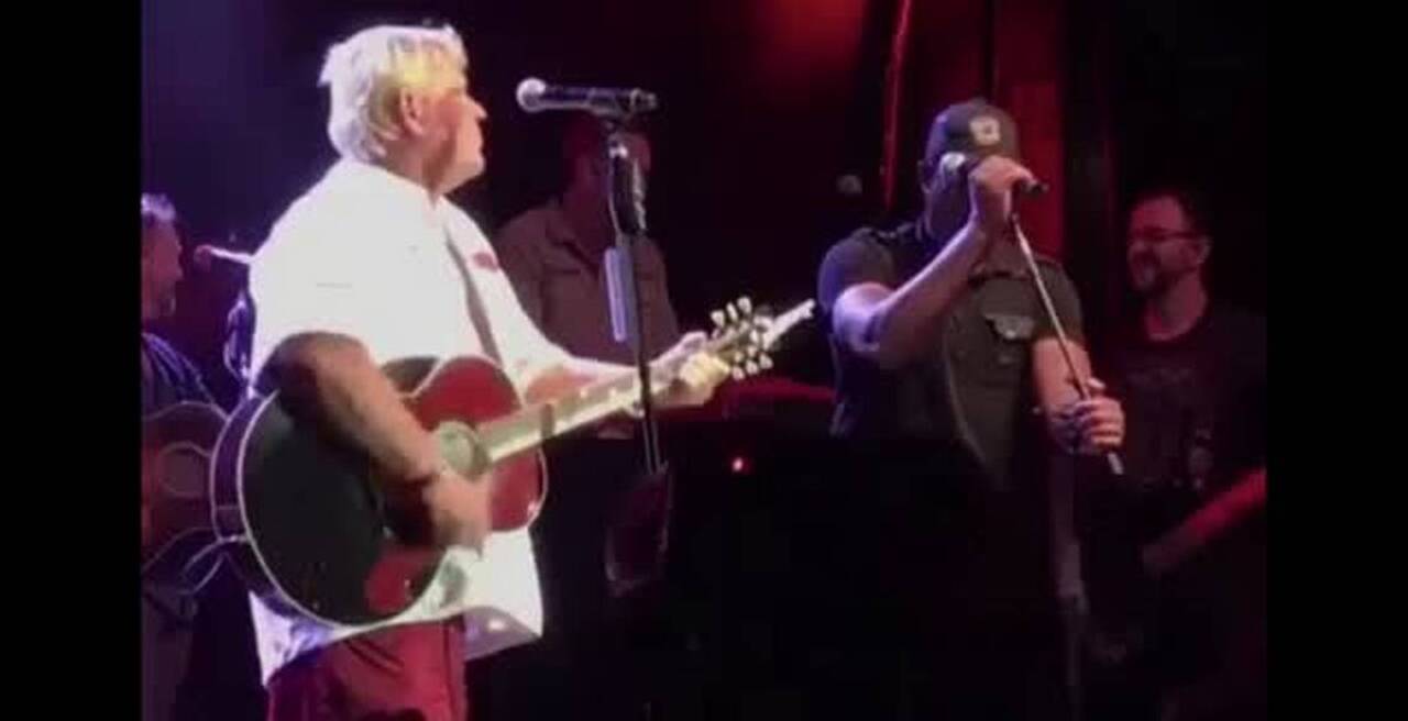 Darius Rucker joins John Daly to sing Bob Dylan's classic "Knockin' on Heaven's Door"