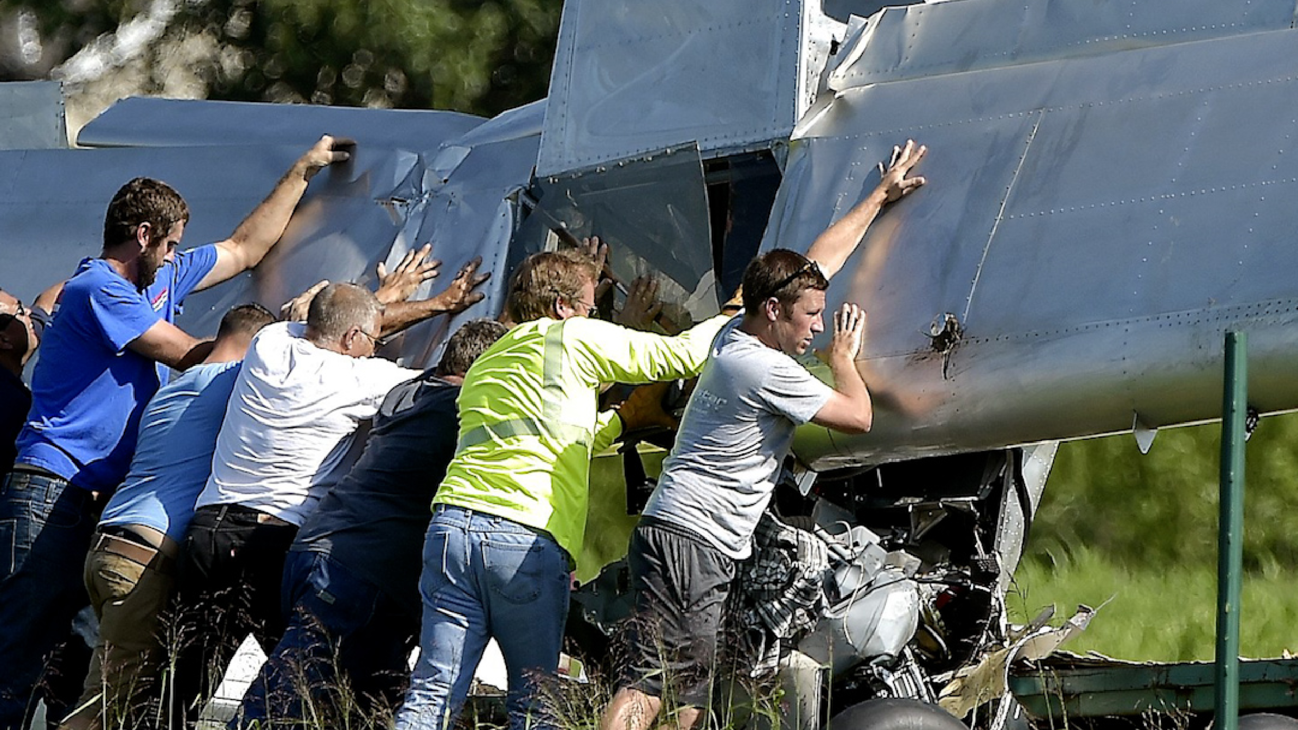 10 steps the National Transportation Safety Board follows in a plane crash investigation
