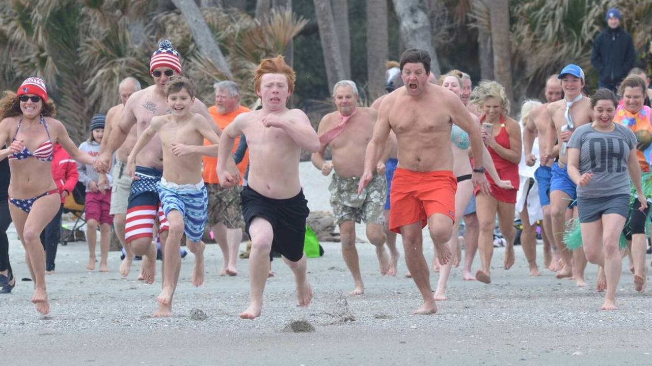 Watch as these Lowcountry beachgoers take a cold New Year’s Day plunge
