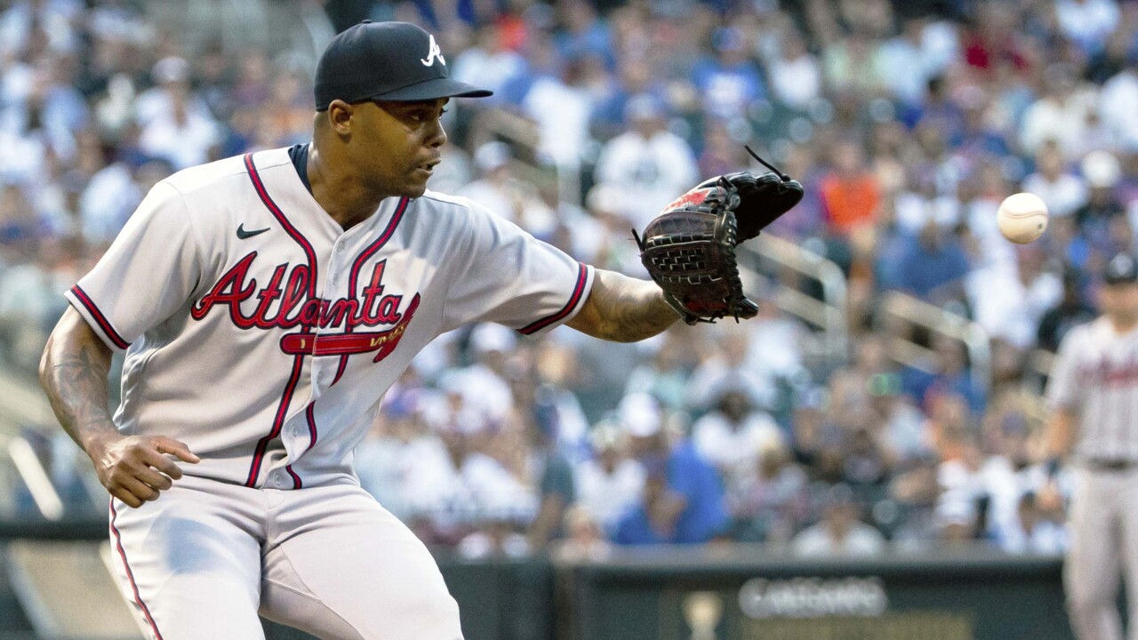 Cubano Raisel Iglesias espera llegar a los playoffs con Atlanta