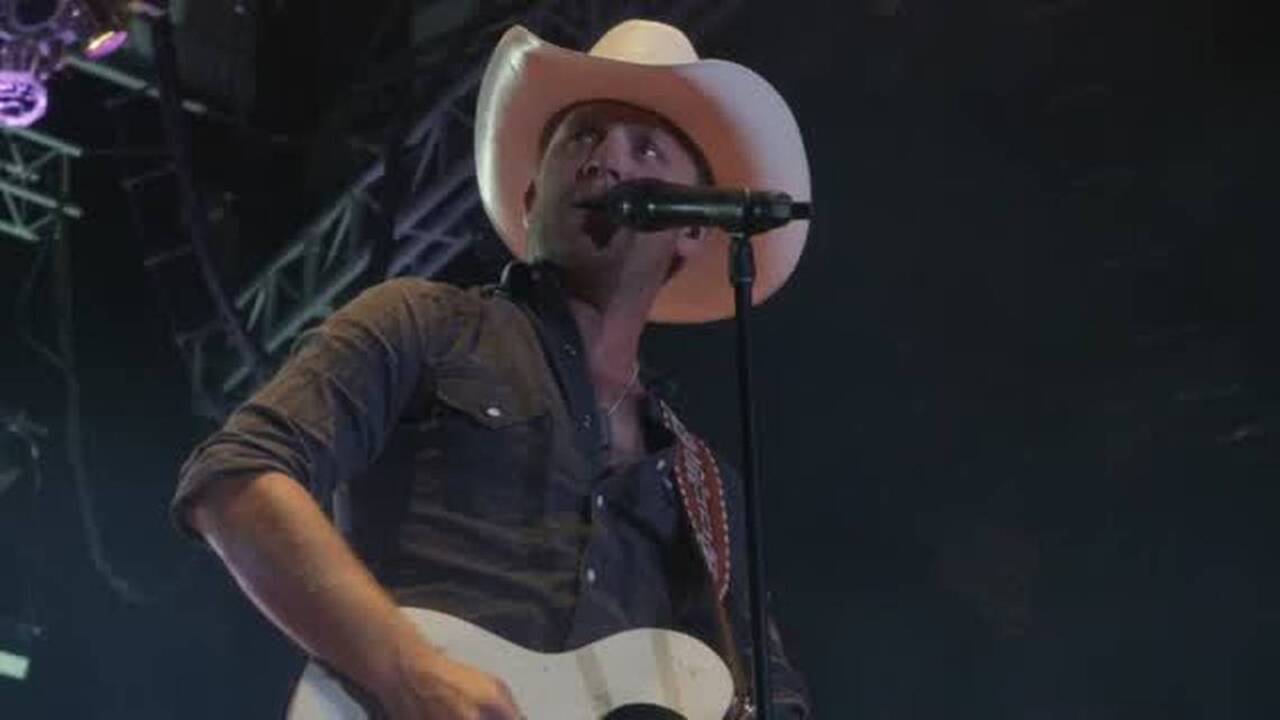 Watch Justin Moore in concert at the California Mid-State Fair