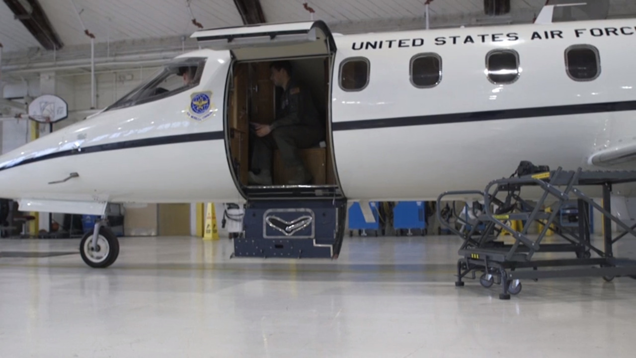 Scott trains C-21 pilots