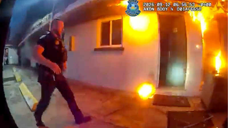 Sarasota police race to evacuate hotel guests during fire