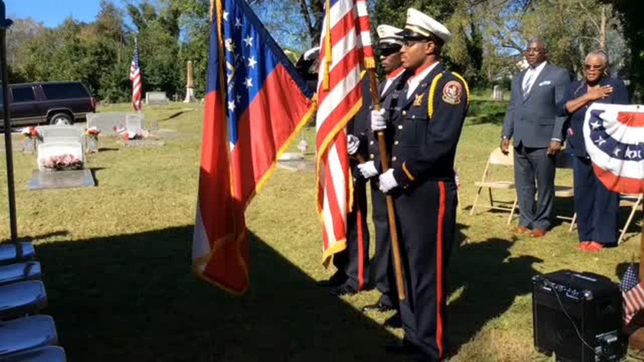 Young and old remember veterans at Macon's Linwood Cemetery 