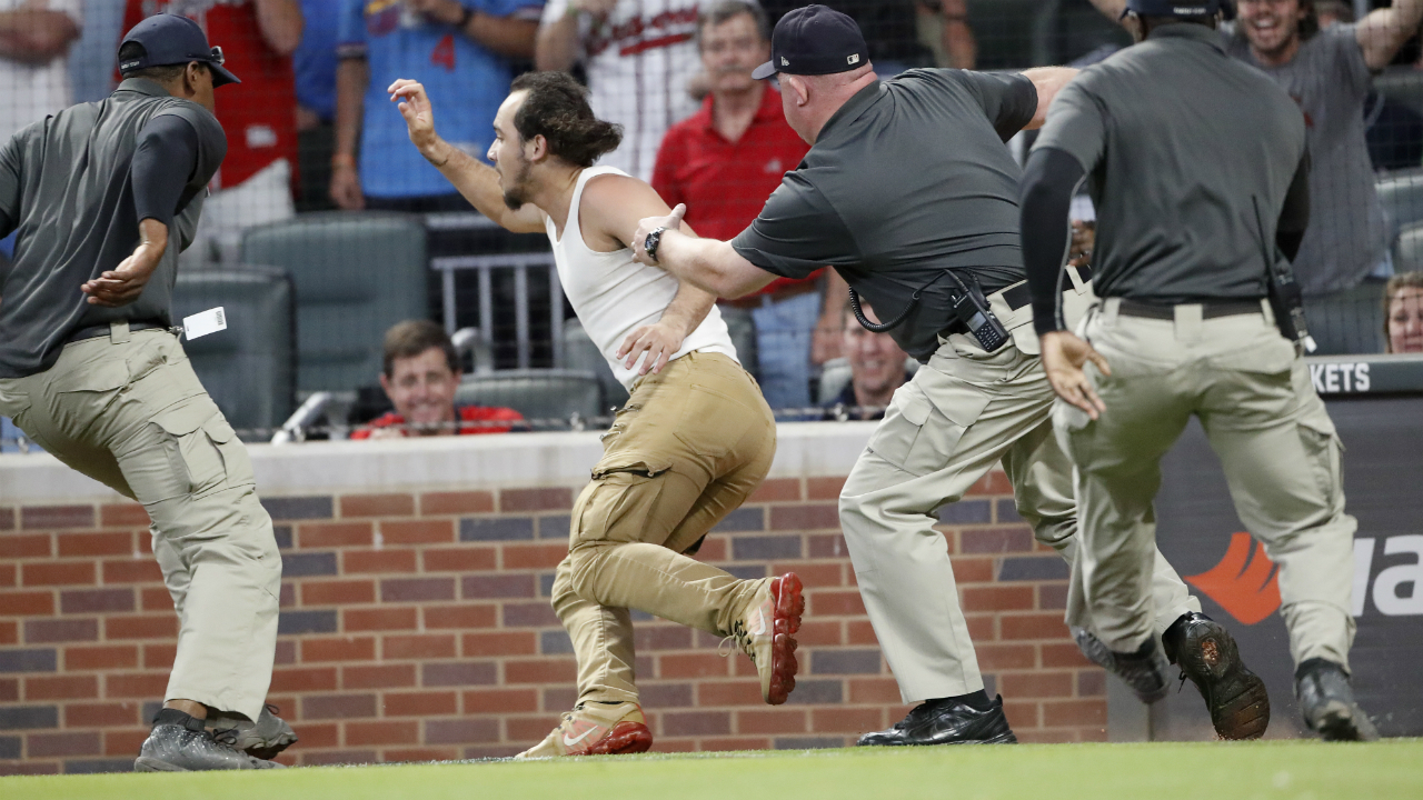 Security team tackles Braves fan after running onto field