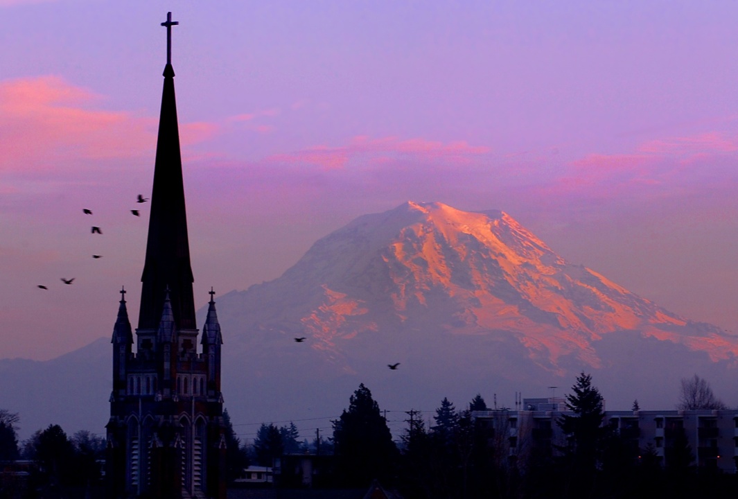 Meeting to save Holy Rosary Church in Tacoma draws a crowd