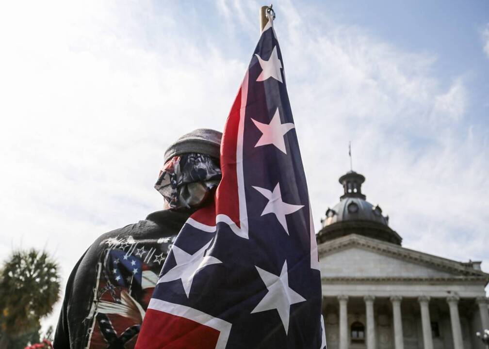 Confederate flag gets approval to fly at a South Carolina Christmas parade