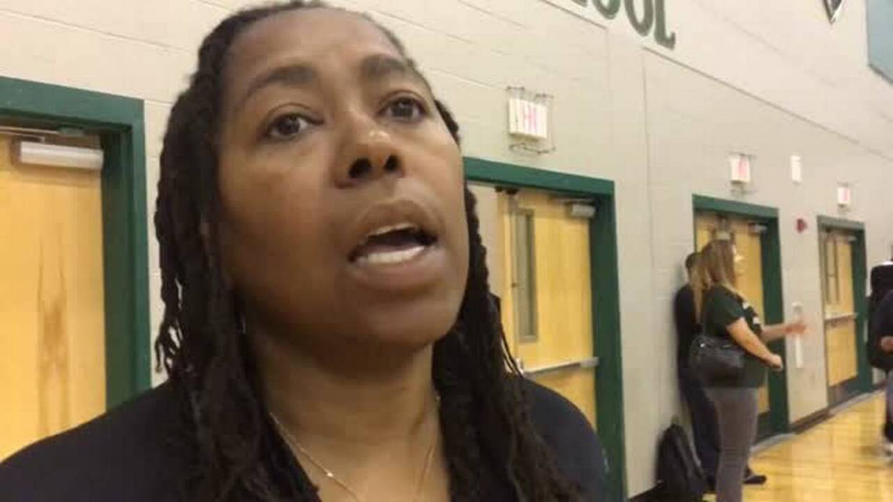 Mustang girls basketball defense clamps down to pull away from Lakewood