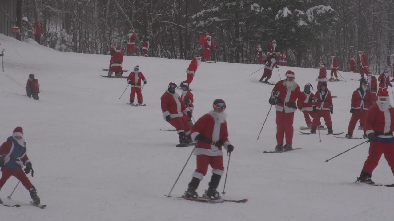 Hundreds of Santas ski at Maine resort