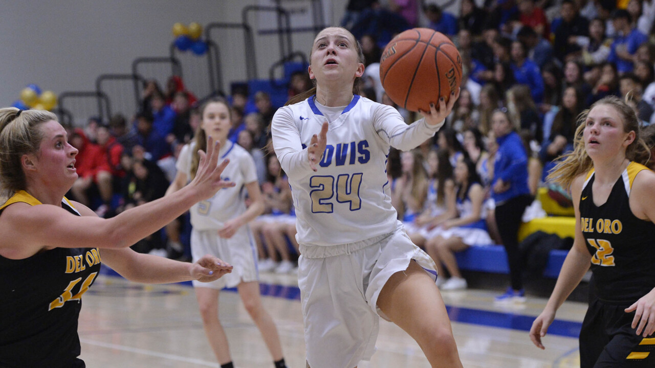 Clovis girls beat Del Oro 70-63 to make regional basketball finals