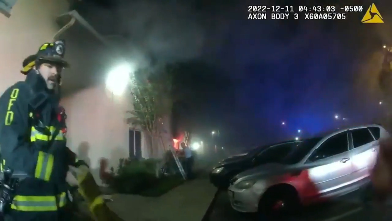 Cops and firefighters rescue residents from Orlando complex fire ...