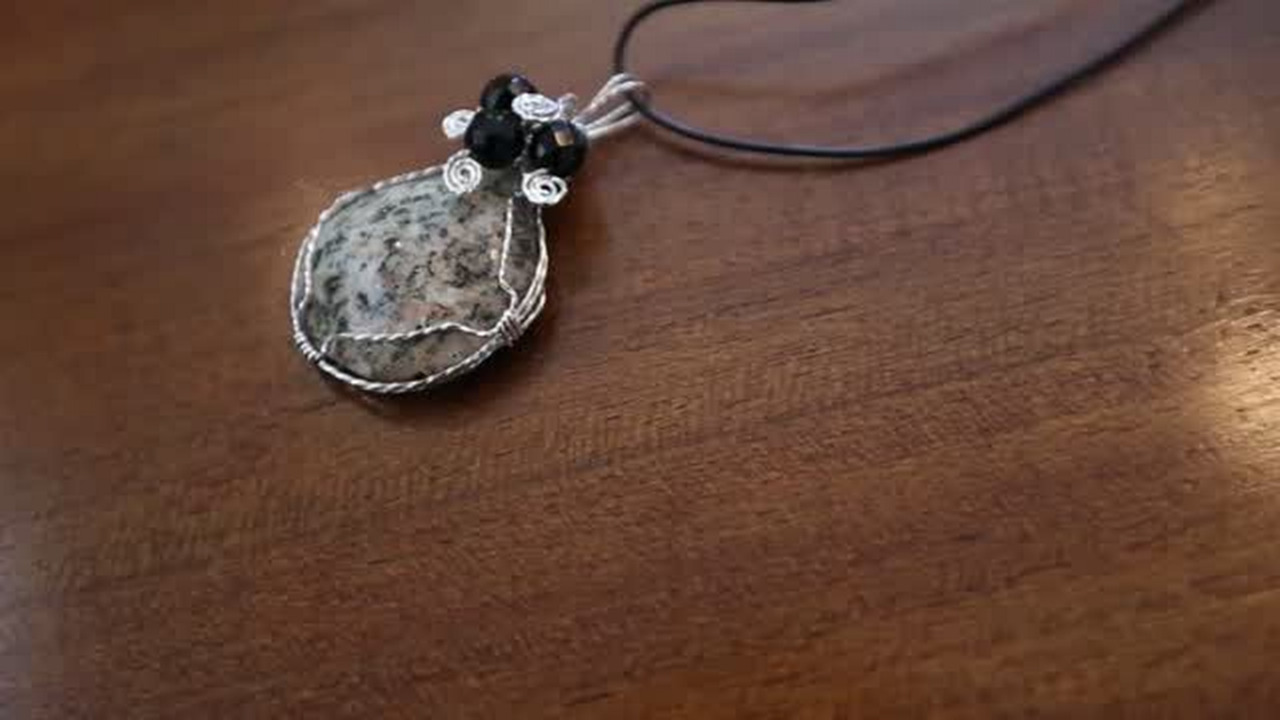 Chapter One (audio) : The Stone Necklace by Carla Damron