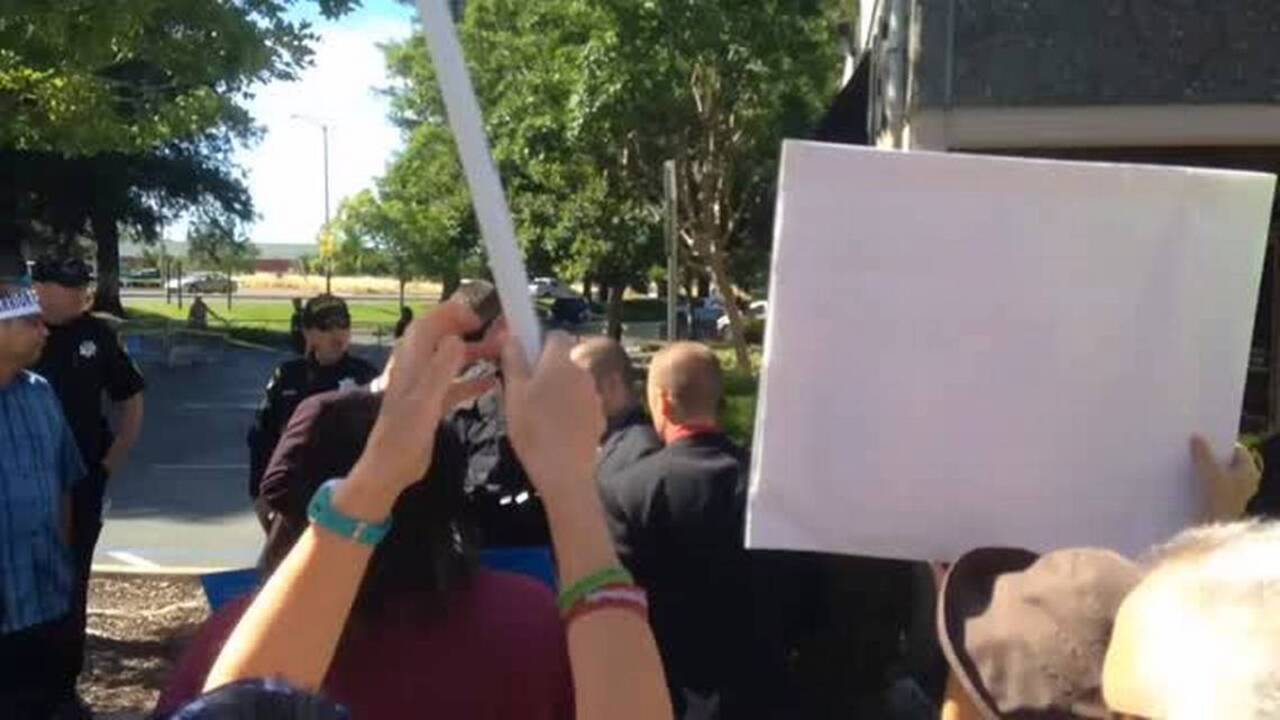 Protesters chant outside Sacramento church whose pastor praised mass shooting in Orlando