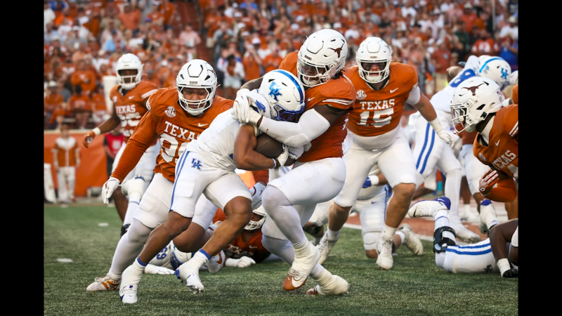 Slideshow: No. 3 Texas defeats Kentucky football 31-14