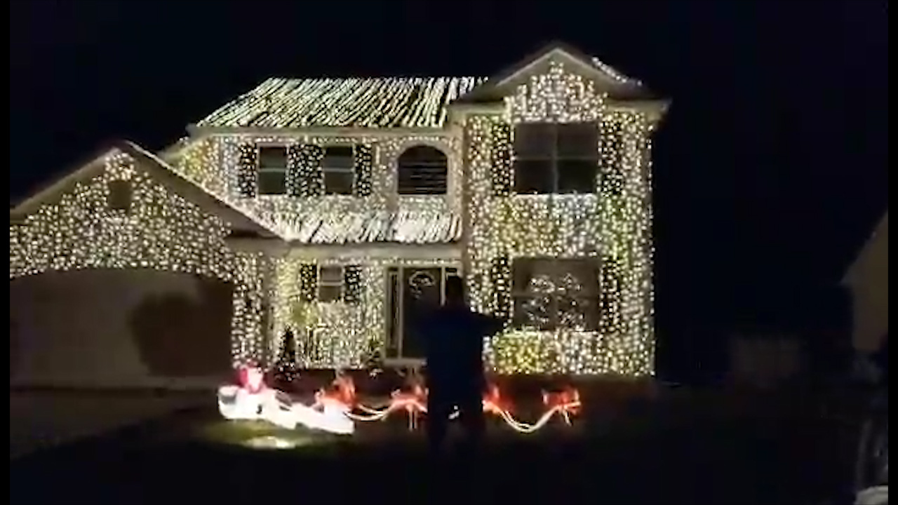 Ohio family’s Griswold House lights up for the holidays