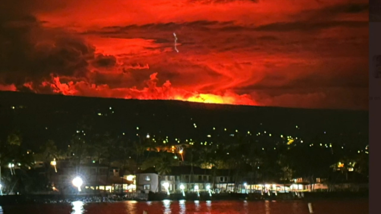 What does Mauna Loa look like right now? Photos show surreal view from volcanic eruption