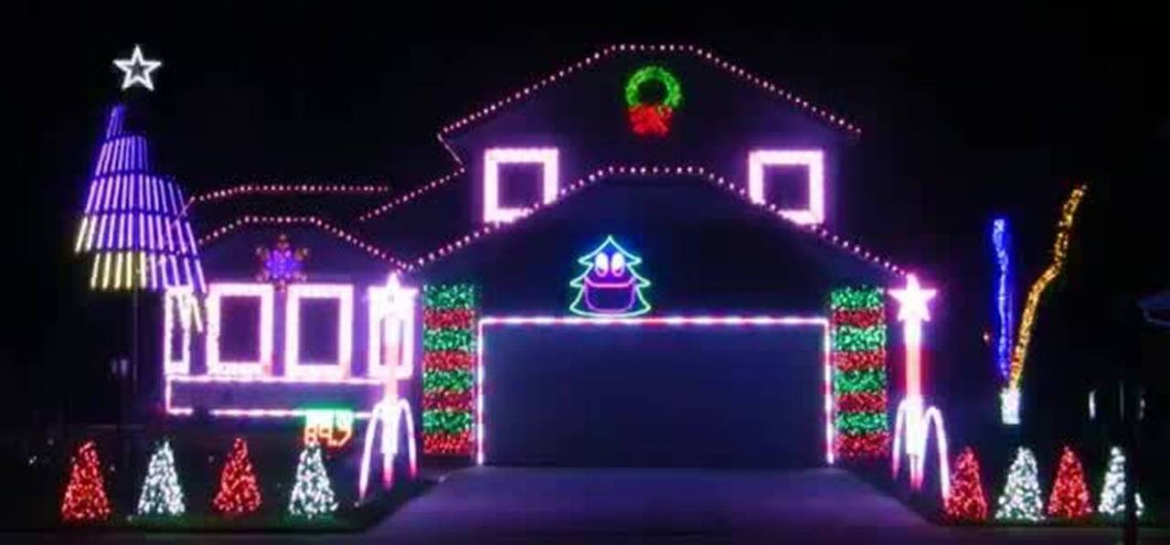Holiday lights on Woods End show