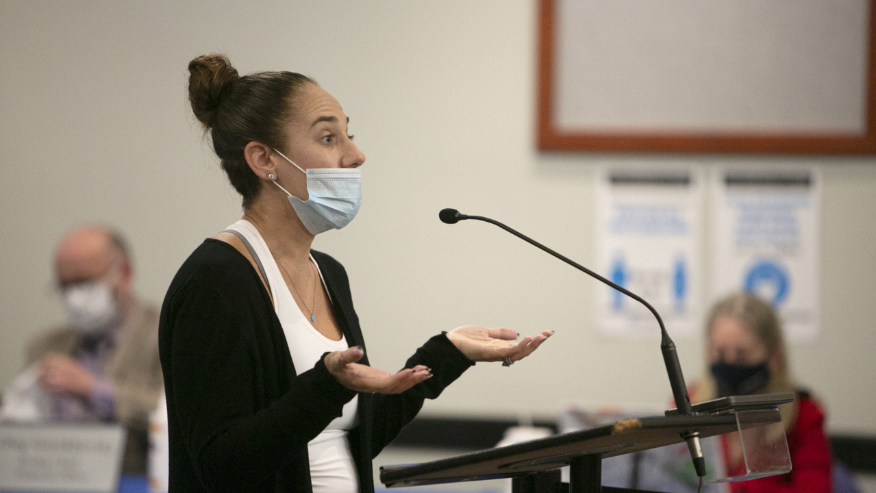 Parents, school board speaks about Broward's mask mandate | Miami Herald