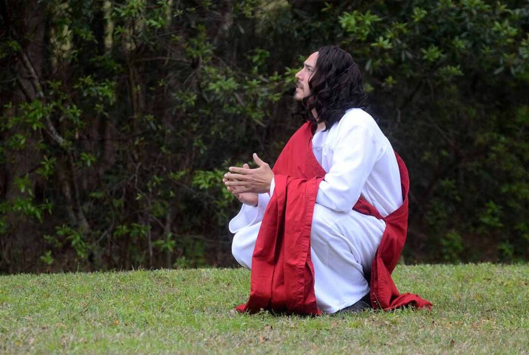 Bluffton man plays Jesus in The Stations of The Cross for fourth year