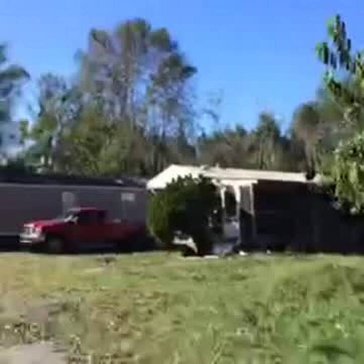 Reporter surveys Hurricane Matthew damage in Hilton Head neighborhood