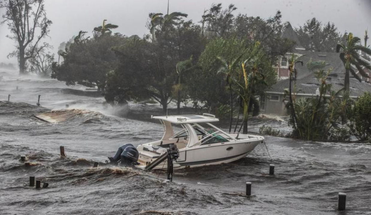 Seawater buried Florida towns along coast. Watch what it looked like during the surge