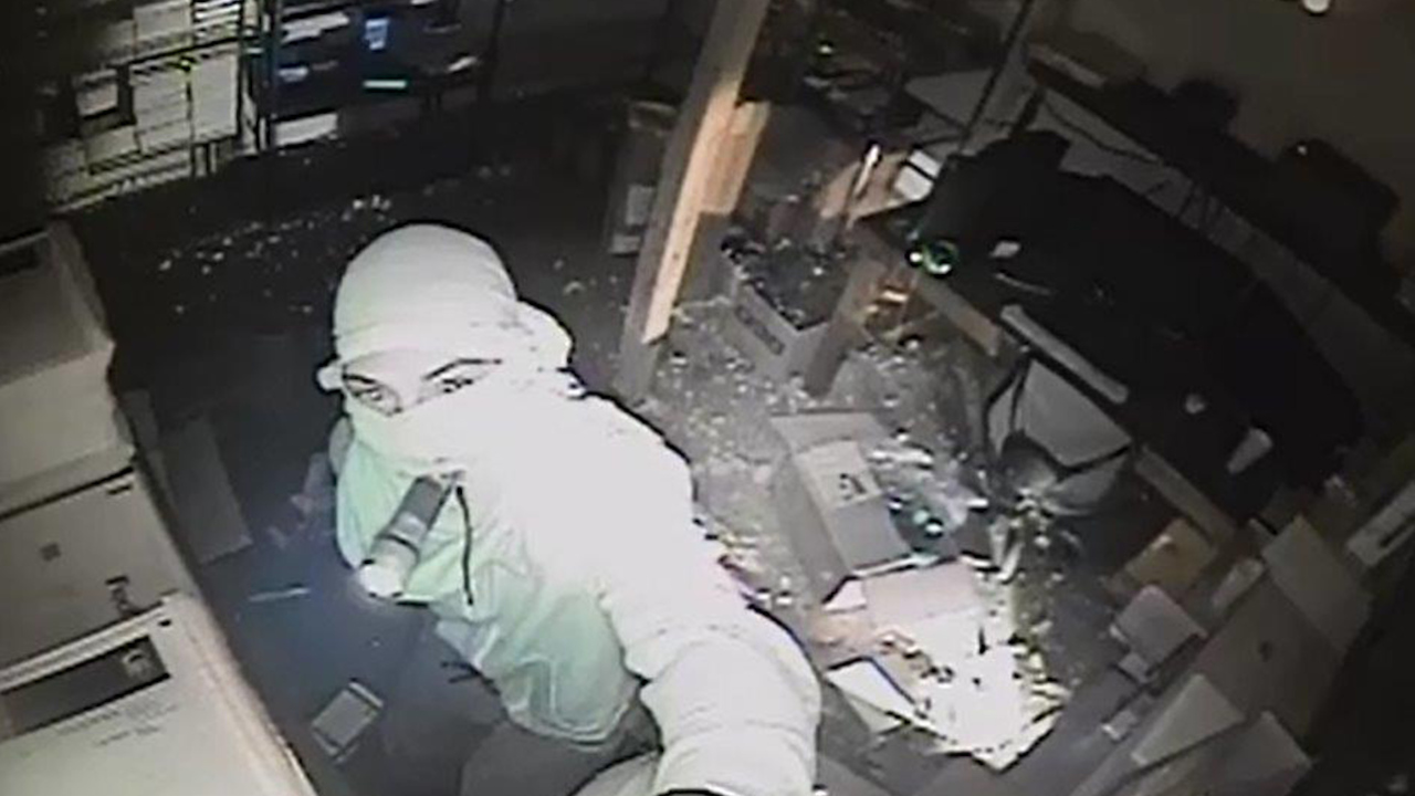 Police looking for subject who stole 500 iPads | Miami Herald