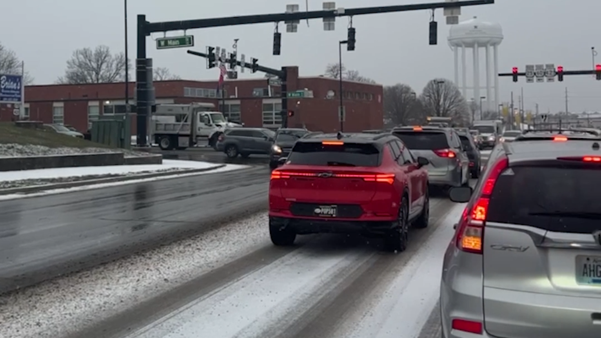 Light layer of snow covers Lexington Wednesday morning