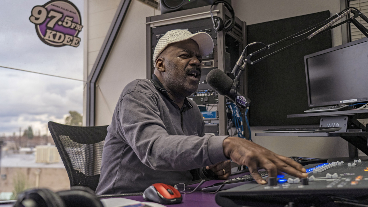 ‘We’re a community.’ Go inside Black-owned Sacramento radio station KDEE (97.5-FM)