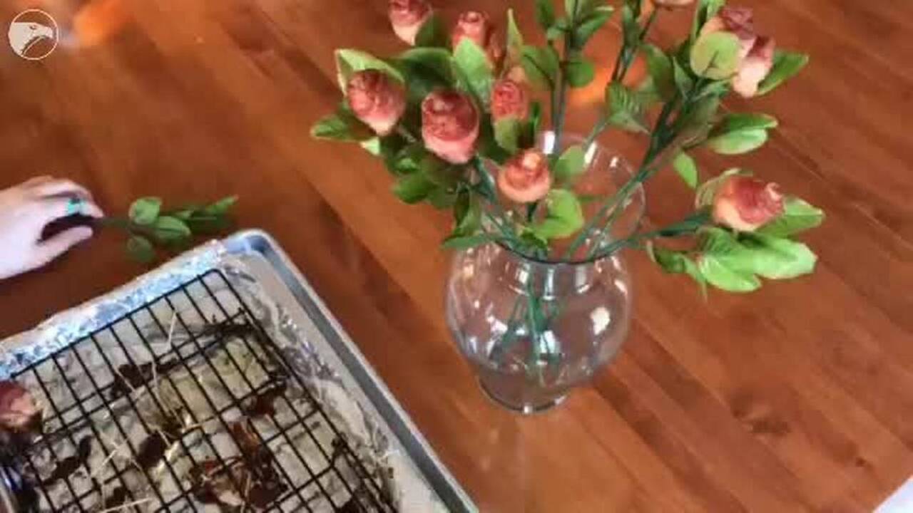 How to make bacon roses for your sweetie
