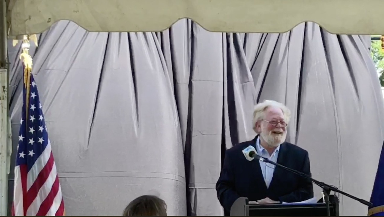 Beaufort's mayor quickly recovers after backdrop falls on his head