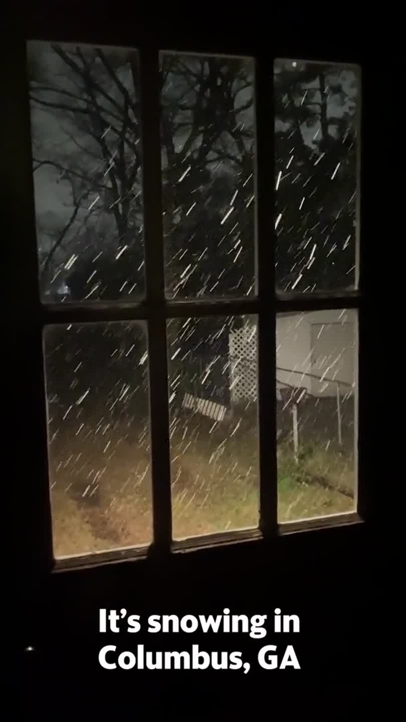 Snow flurries begin falling in Columbus, GA