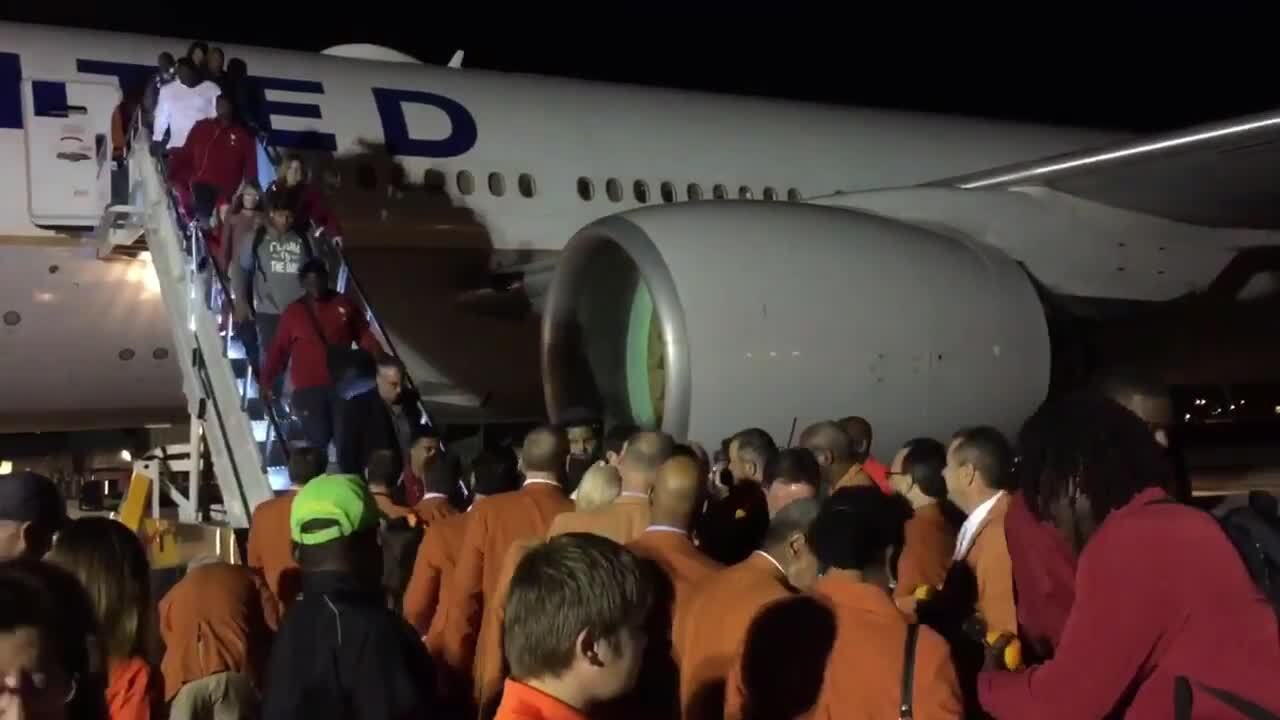 The Oklahoma Sooners arrive at Fort Lauderdale in airport