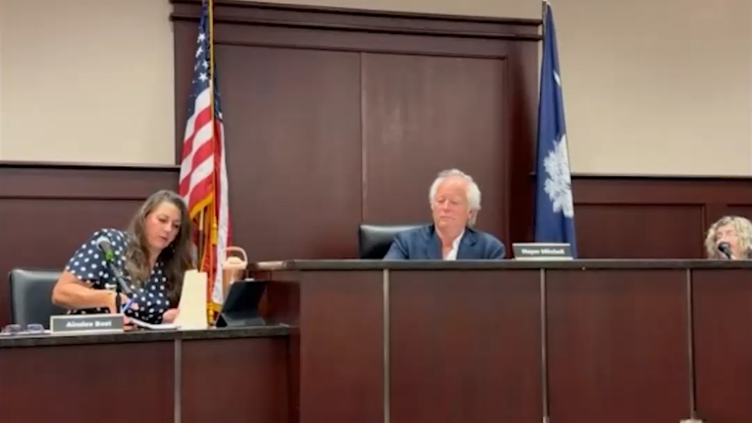 Chapin mayor hit with 'vote of no confidence'