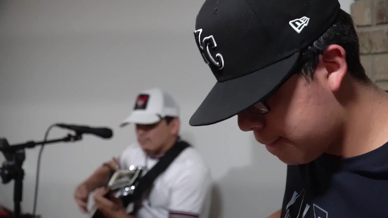 Grupo Marca Ejecutiva practices for Riverfest performance