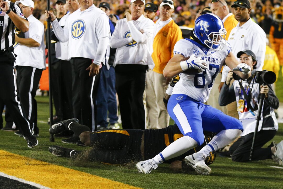 Kentucky football beats Missouri on final play 15-14 (Video ...