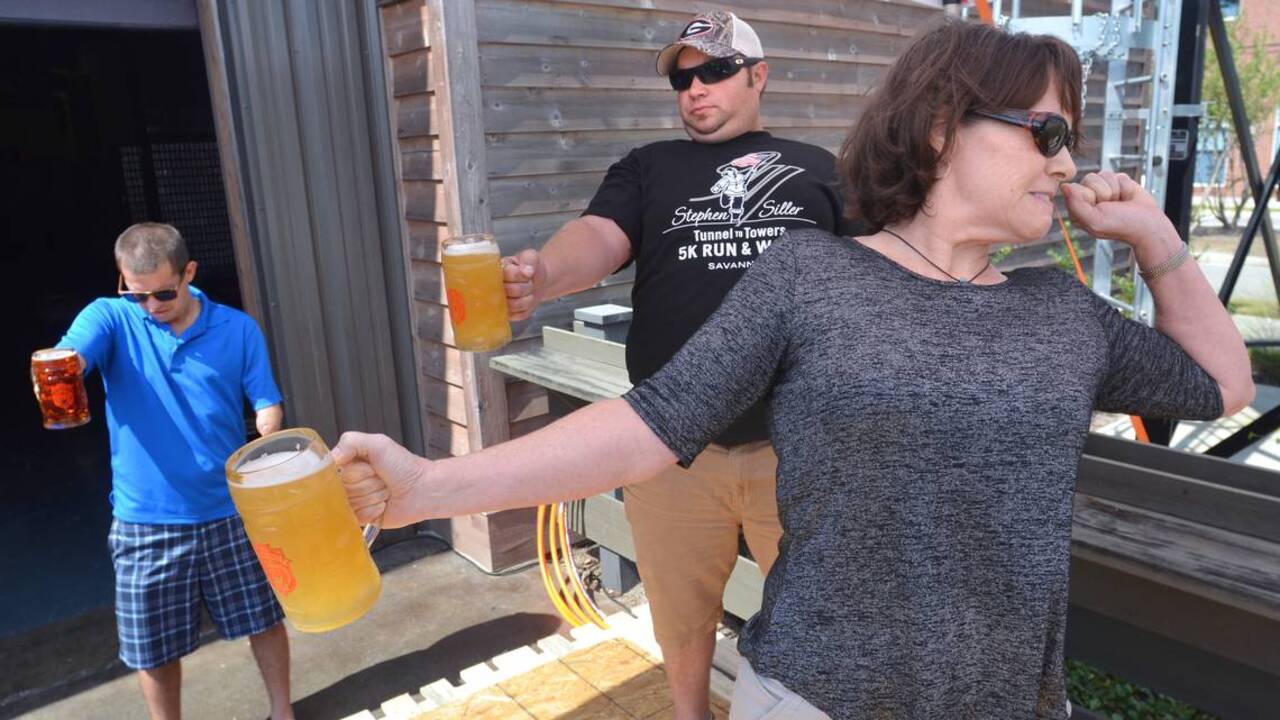How long can you hold a mug of beer?