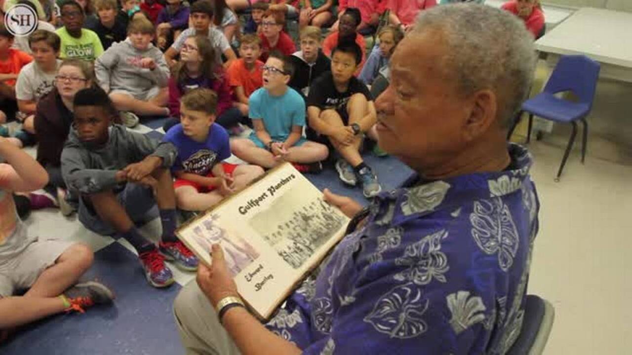 Bayou View Elementary students meet Negro League player