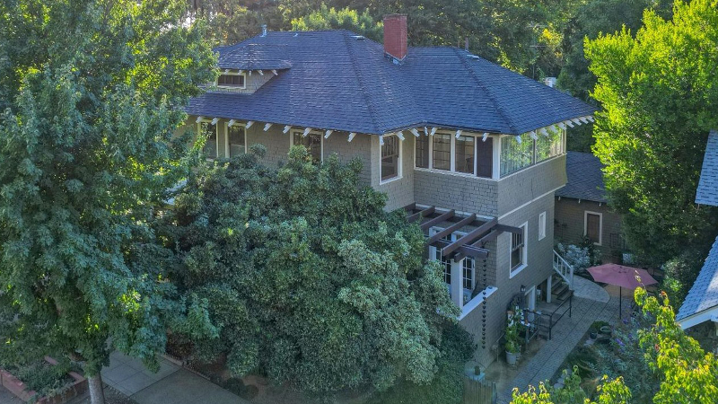 Built for a banker in 1912 — and once a fraternity house — midtown Sacramento home hits market