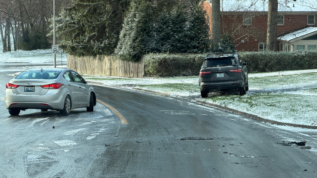 How many crashes took place in Lexington during recent icy morning?