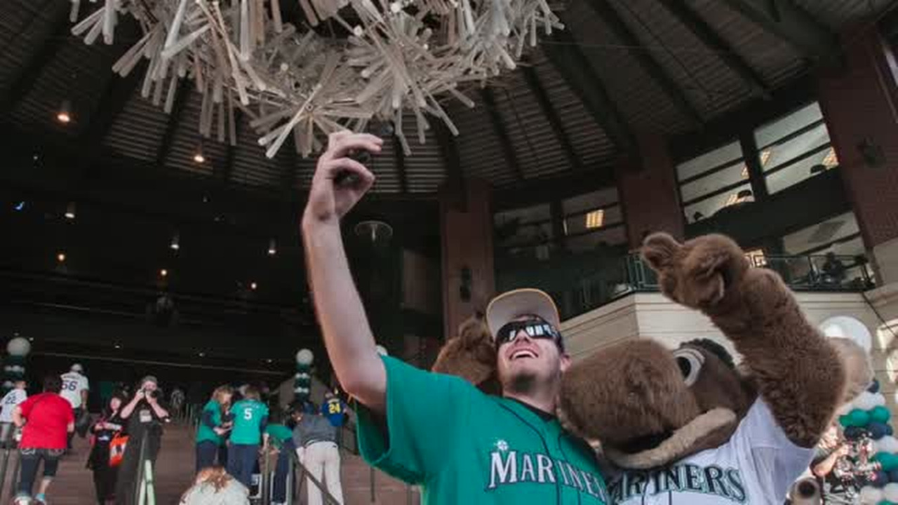 VIDEO: Fans eager for Mariners home opener