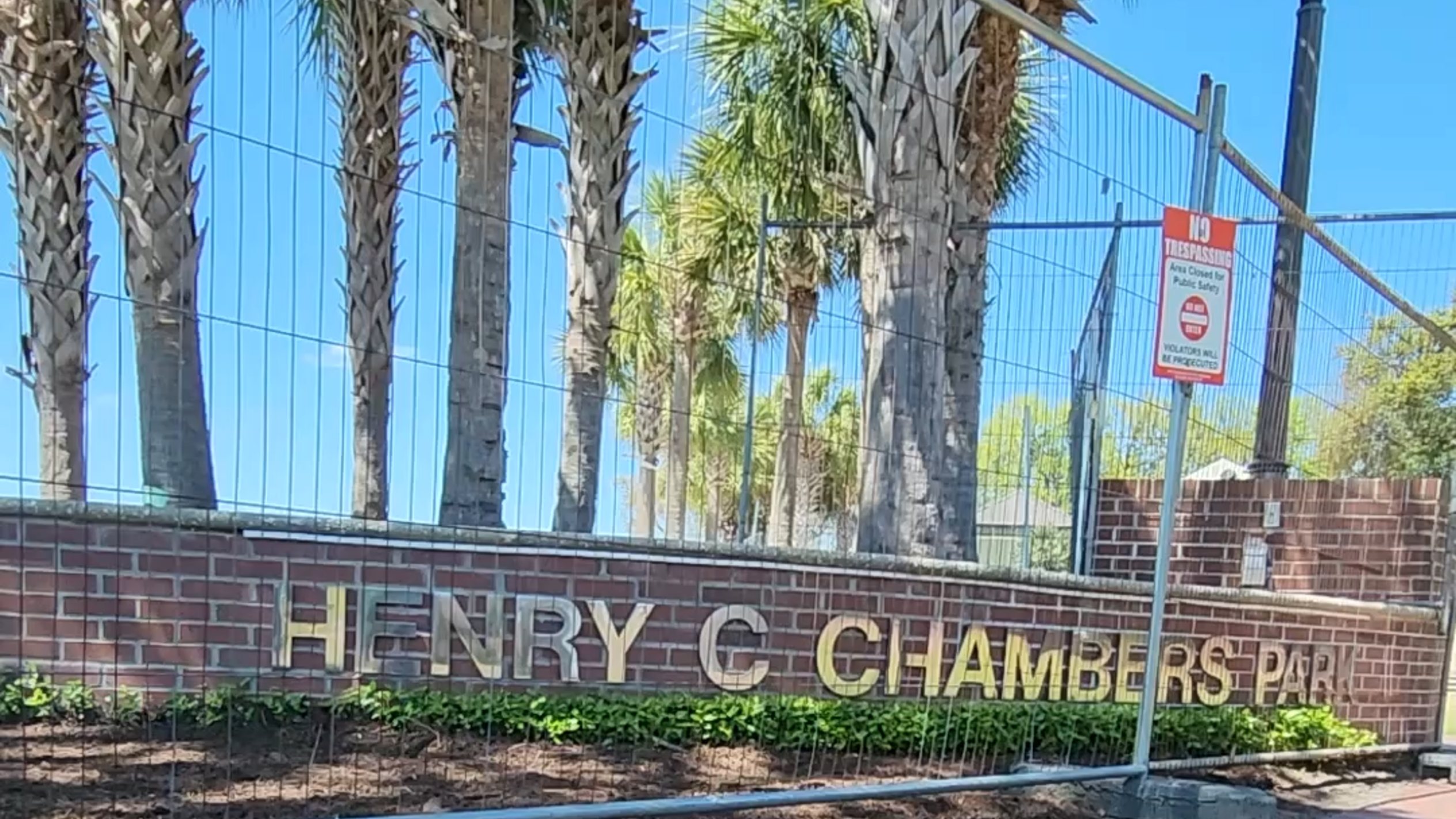 Video shows new fencing installed at SC waterfront park in danger of collapsing