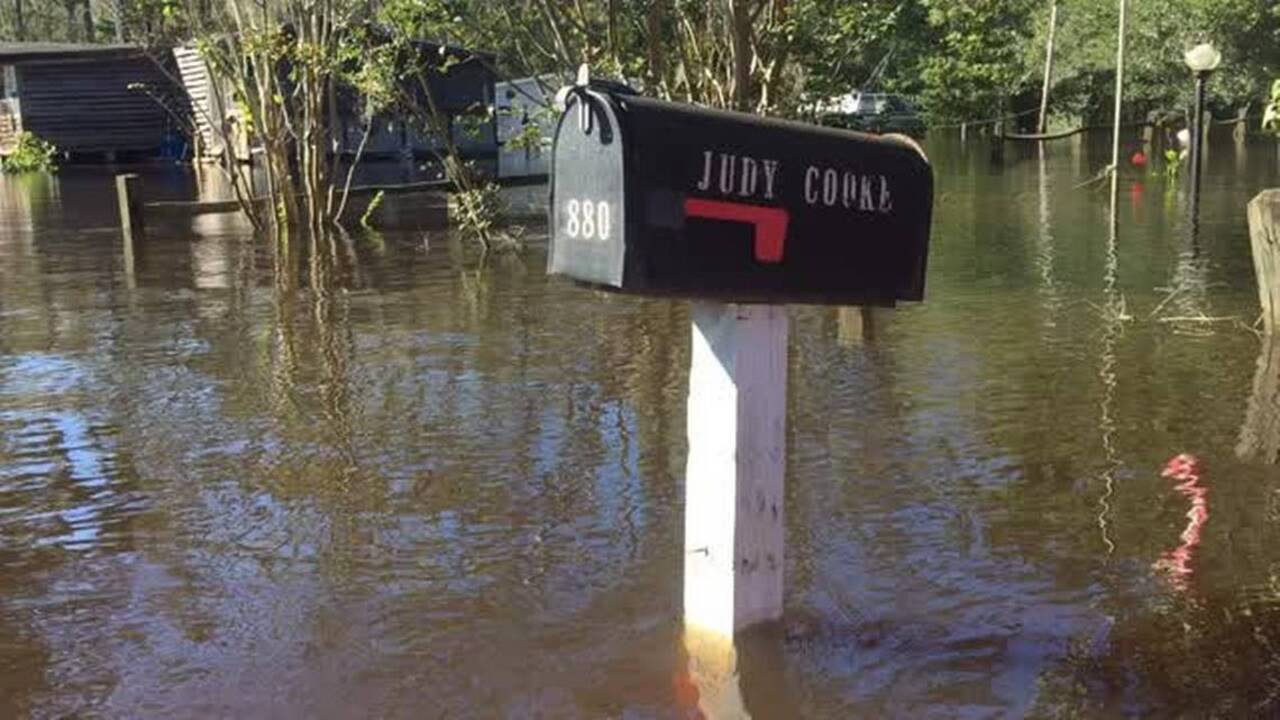Hurricane Matthew forces out South Carolina river community