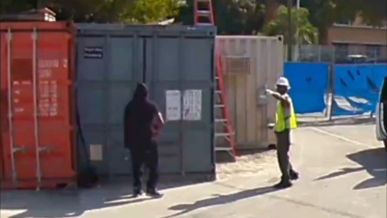 A daring daylight burglary caught on surveillance video | Miami Herald