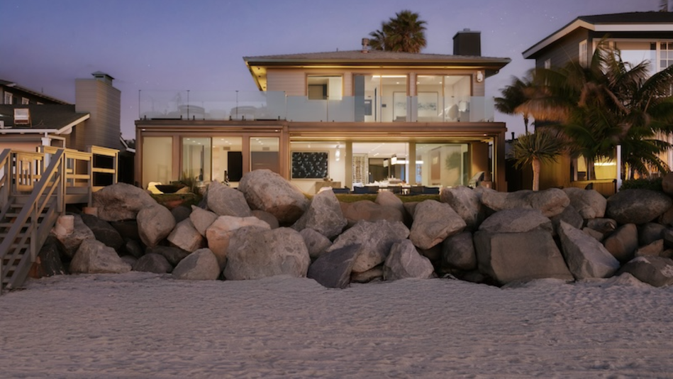 See Del Mar CA oceanfront home hoping to fetch $50M as AI dogs replace Realtors
