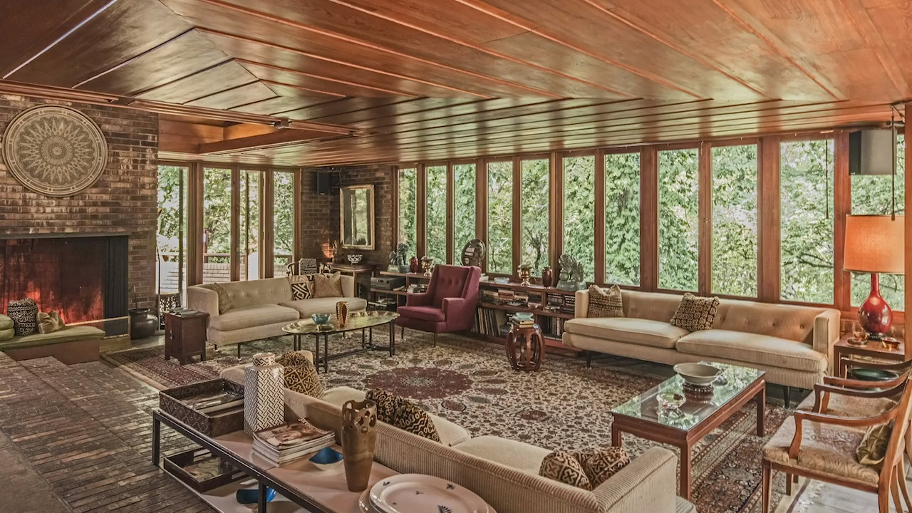 Frank Lloyd Wright house in KC, listed at $1.65 million last year, now up for auction