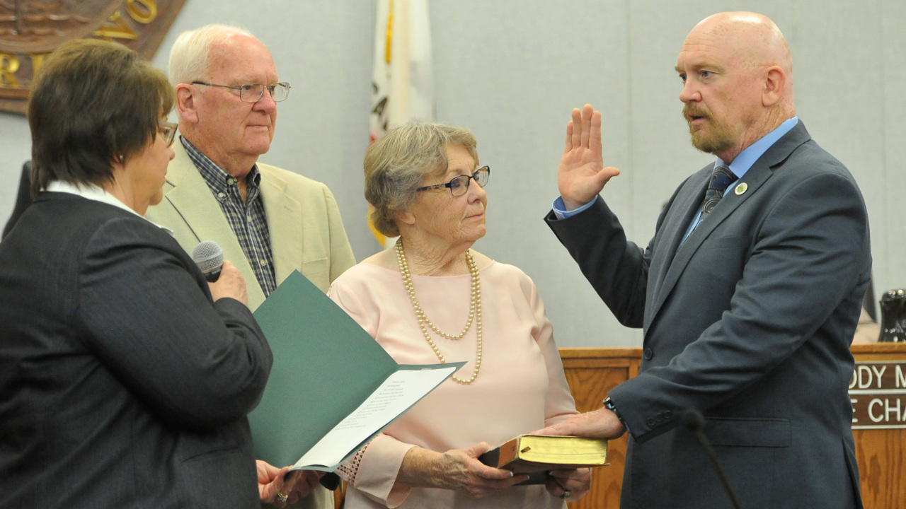 Familiar face in new position on the Fresno County Board of Supervisors