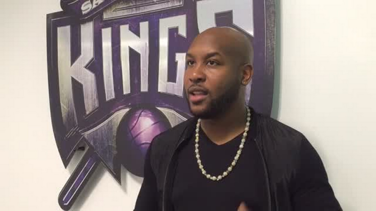 Recording artist breaks down music business for Sacramento youth
